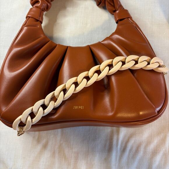 Chunky Lucite Chain Bag Strap Purse Charm in Creamy Tan Acrylic Plastic - Picture 3 of 5